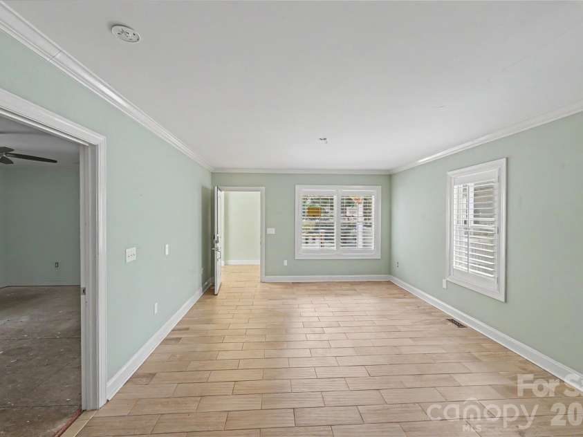 1512 Ivey Drive, Charlotte, NC 28205.  MLS# CAR4392958, YatesRealty ID 29814. 
