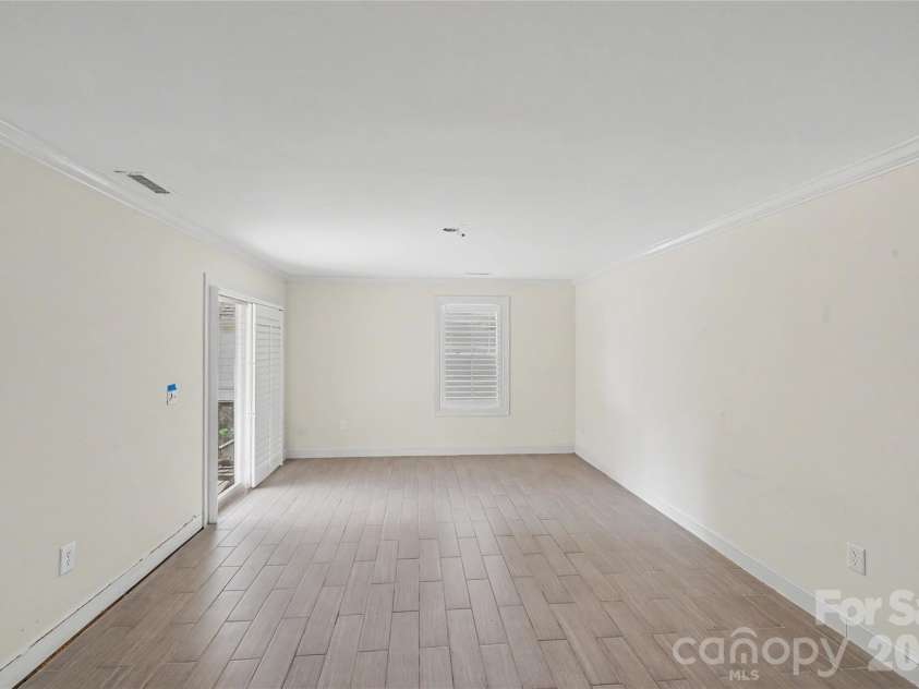 1512 Ivey Drive, Charlotte, NC 28205.  MLS# CAR4392958, YatesRealty ID 29814. 