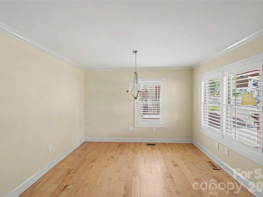 1512 Ivey Drive, Charlotte, NC 28205.  MLS# CAR4392958, YatesRealty ID 29814. 