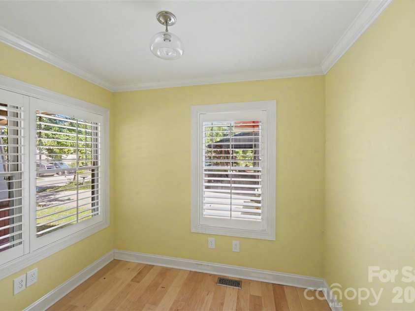 1512 Ivey Drive, Charlotte, NC 28205.  MLS# CAR4392958, YatesRealty ID 29814. 