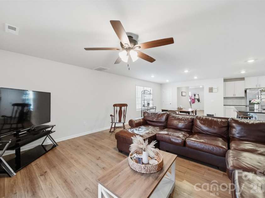 2464 Trollinger Drive, Catawba, NC 28609.  MLS# CAR4393060, YatesRealty ID 29817. 