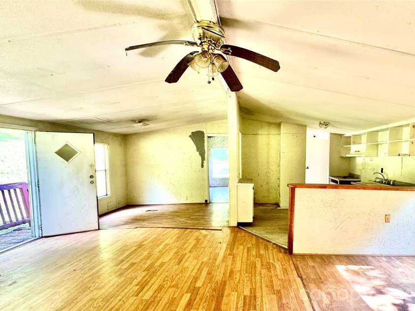 8 White Oak Drive, Leicester, NC 28748.  MLS# CAR4393083, YatesRealty ID 29818. 