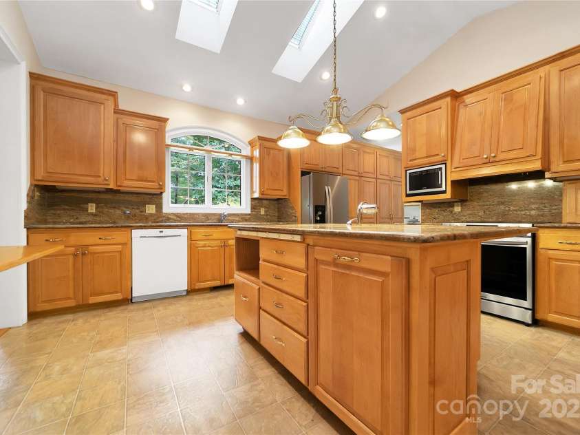 273 Inoli Circle, Brevard, NC 28712.  MLS# CAR4286189, YatesRealty ID 29820. 