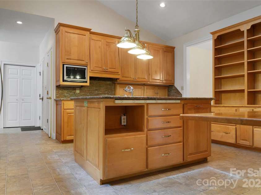 273 Inoli Circle, Brevard, NC 28712.  MLS# CAR4286189, YatesRealty ID 29820. 