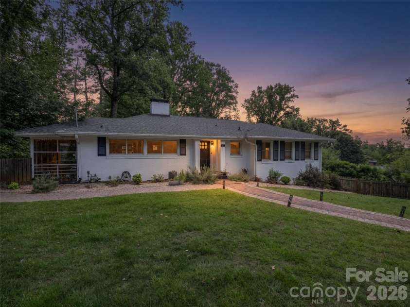 2 Bevlyn Drive, Asheville, NC 28803.  MLS# CAR4393117, YatesRealty ID 29823. 