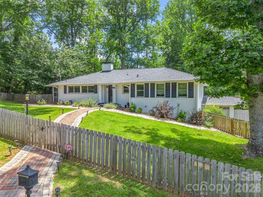 2 Bevlyn Drive, Asheville, NC 28803.  MLS# CAR4393117, YatesRealty ID 29823. 