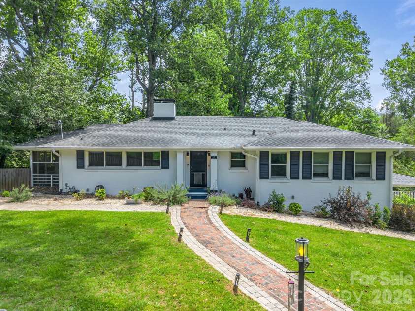 2 Bevlyn Drive, Asheville, NC 28803.  MLS# CAR4393117, YatesRealty ID 29823. 