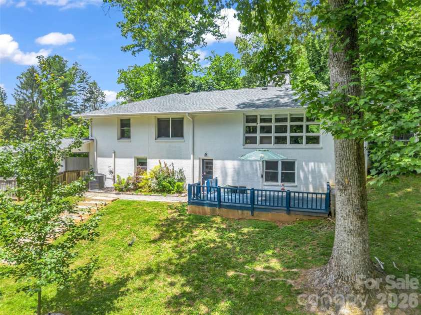 2 Bevlyn Drive, Asheville, NC 28803.  MLS# CAR4393117, YatesRealty ID 29823. 