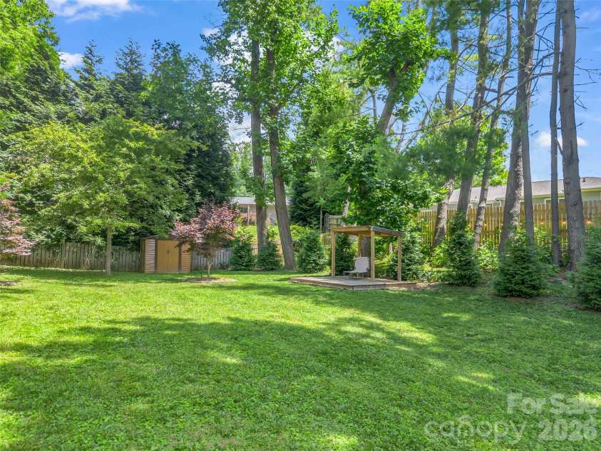 2 Bevlyn Drive, Asheville, NC 28803.  MLS# CAR4393117, YatesRealty ID 29823. 