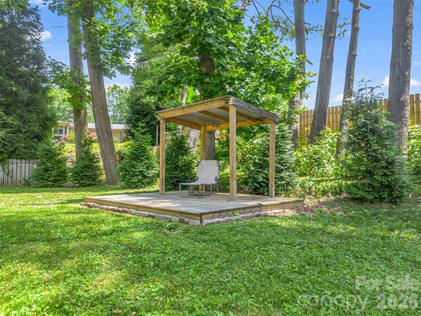 2 Bevlyn Drive, Asheville, NC 28803.  MLS# CAR4393117, YatesRealty ID 29823. 