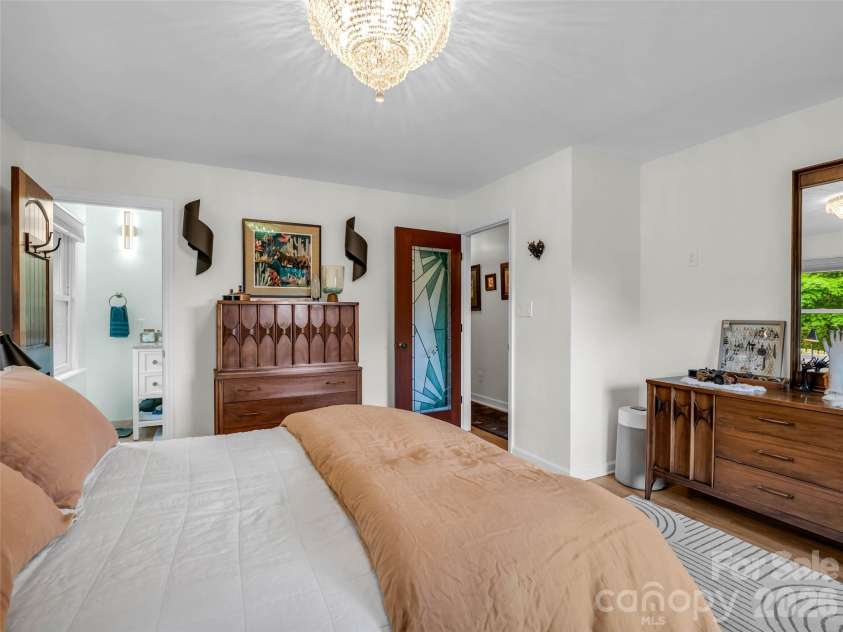 2 Bevlyn Drive, Asheville, NC 28803.  MLS# CAR4393117, YatesRealty ID 29823. 
