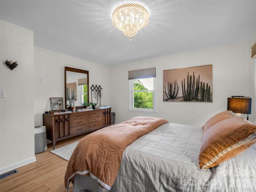 2 Bevlyn Drive, Asheville, NC 28803.  MLS# CAR4393117, YatesRealty ID 29823. 