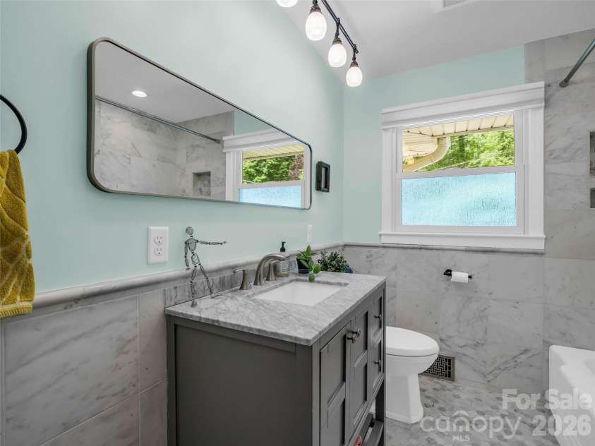 2 Bevlyn Drive, Asheville, NC 28803.  MLS# CAR4393117, YatesRealty ID 29823. 