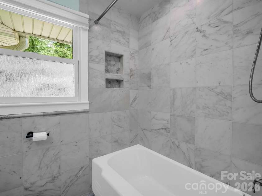 2 Bevlyn Drive, Asheville, NC 28803.  MLS# CAR4393117, YatesRealty ID 29823. 