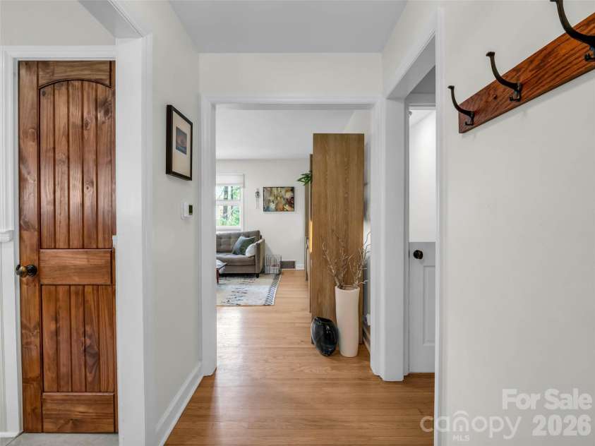 2 Bevlyn Drive, Asheville, NC 28803.  MLS# CAR4393117, YatesRealty ID 29823. 
