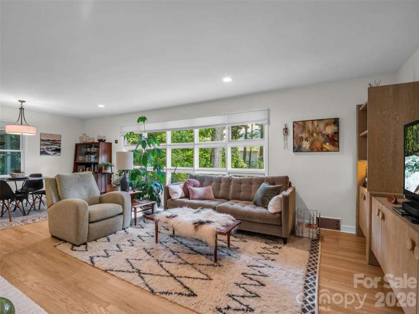 2 Bevlyn Drive, Asheville, NC 28803.  MLS# CAR4393117, YatesRealty ID 29823. 