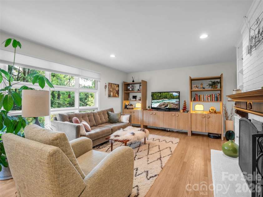 2 Bevlyn Drive, Asheville, NC 28803.  MLS# CAR4393117, YatesRealty ID 29823. 