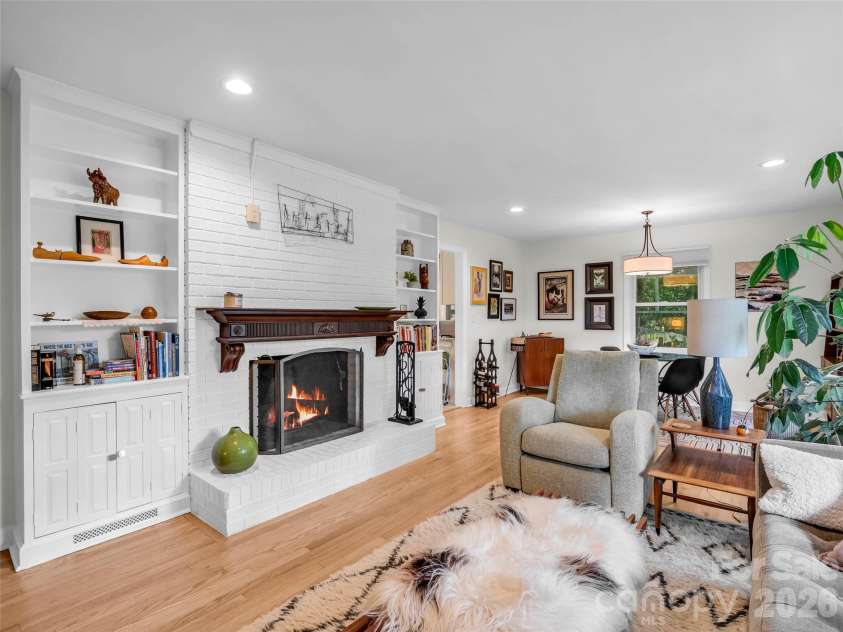2 Bevlyn Drive, Asheville, NC 28803.  MLS# CAR4393117, YatesRealty ID 29823. 