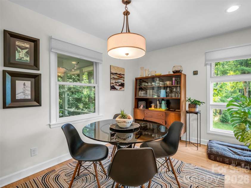 2 Bevlyn Drive, Asheville, NC 28803.  MLS# CAR4393117, YatesRealty ID 29823. 