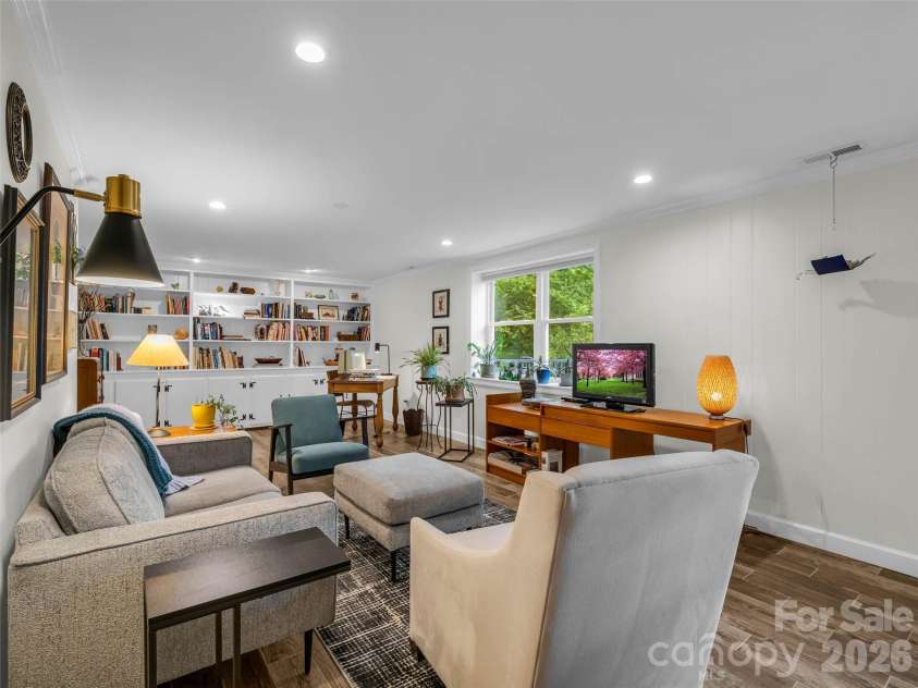 2 Bevlyn Drive, Asheville, NC 28803.  MLS# CAR4393117, YatesRealty ID 29823. 