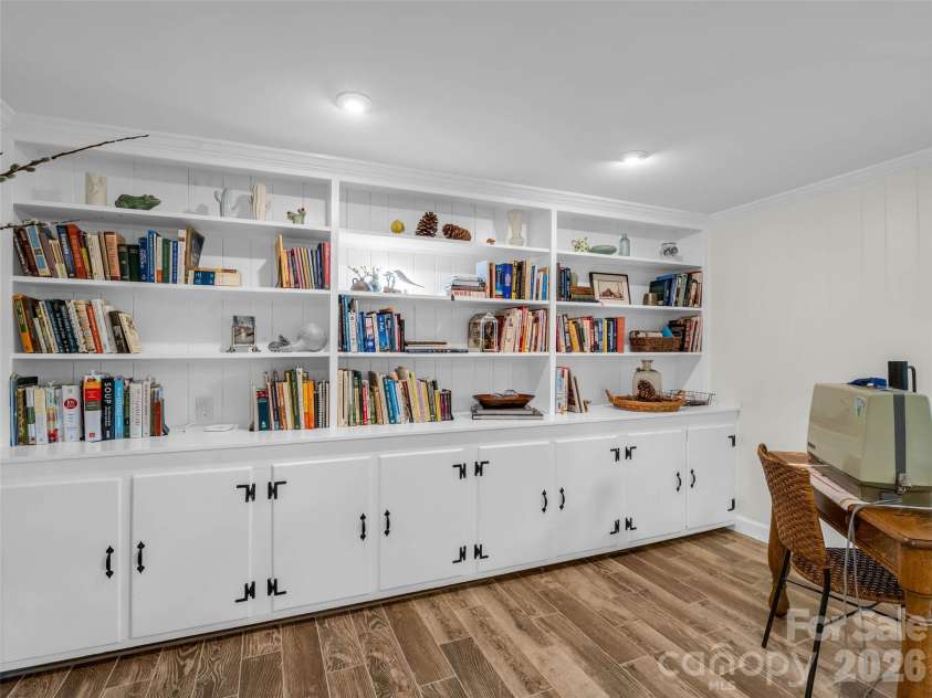 2 Bevlyn Drive, Asheville, NC 28803.  MLS# CAR4393117, YatesRealty ID 29823. 