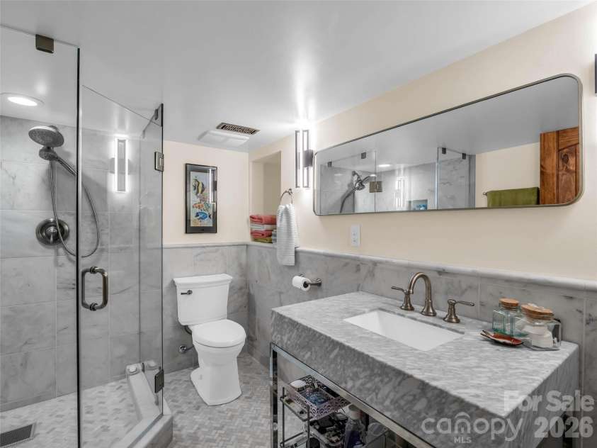 2 Bevlyn Drive, Asheville, NC 28803.  MLS# CAR4393117, YatesRealty ID 29823. 