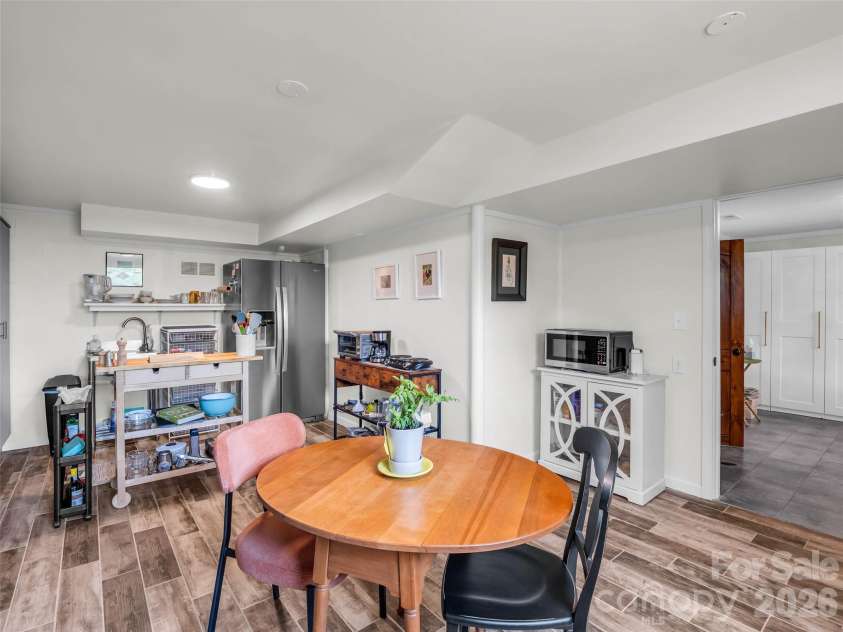 2 Bevlyn Drive, Asheville, NC 28803.  MLS# CAR4393117, YatesRealty ID 29823. 