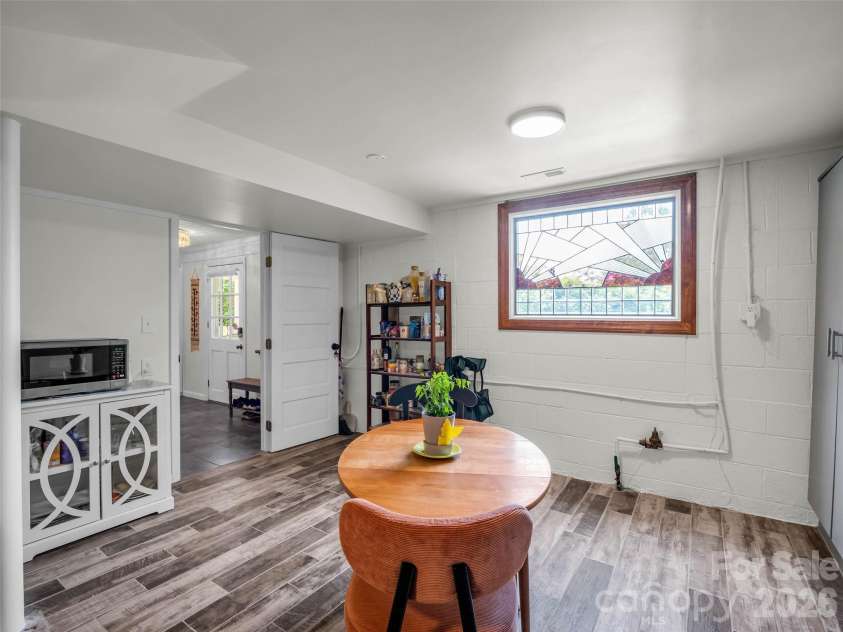 2 Bevlyn Drive, Asheville, NC 28803.  MLS# CAR4393117, YatesRealty ID 29823. 