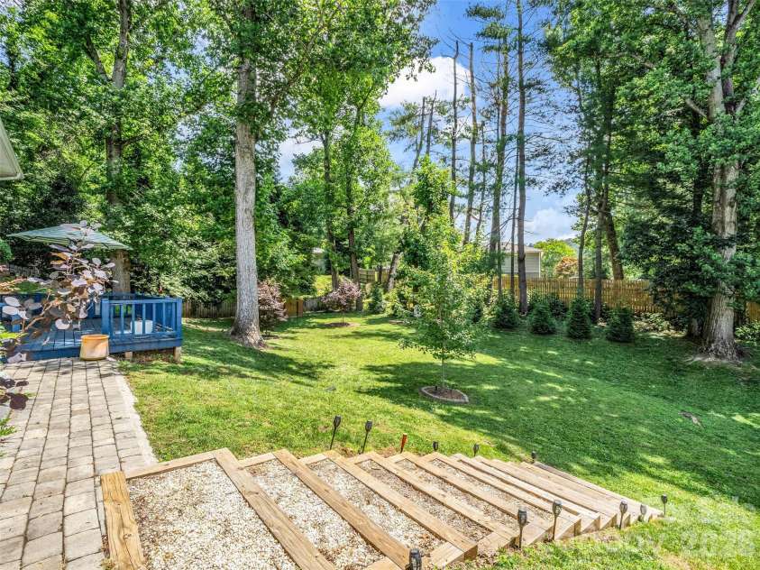 2 Bevlyn Drive, Asheville, NC 28803.  MLS# CAR4393117, YatesRealty ID 29823. 