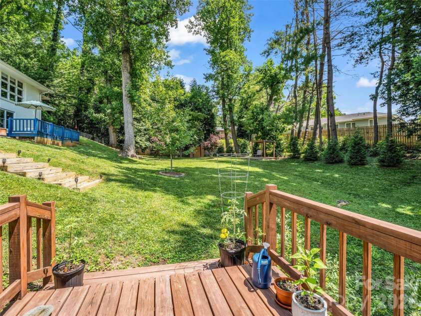 2 Bevlyn Drive, Asheville, NC 28803.  MLS# CAR4393117, YatesRealty ID 29823. 