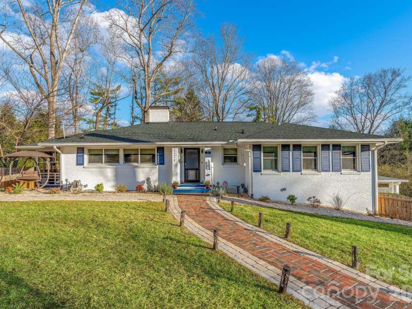 2 Bevlyn Drive, Asheville, NC 28803.  MLS# CAR4417526, YatesRealty ID 29823. 