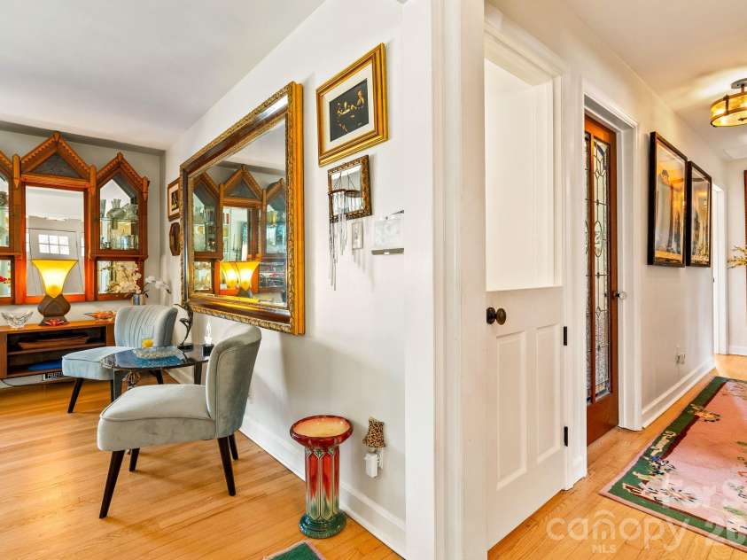 2 Bevlyn Drive, Asheville, NC 28803.  MLS# CAR4417526, YatesRealty ID 29823. 