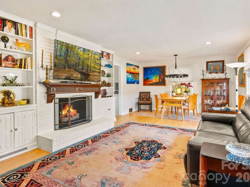 2 Bevlyn Drive, Asheville, NC 28803.  MLS# CAR4417526, YatesRealty ID 29823. 