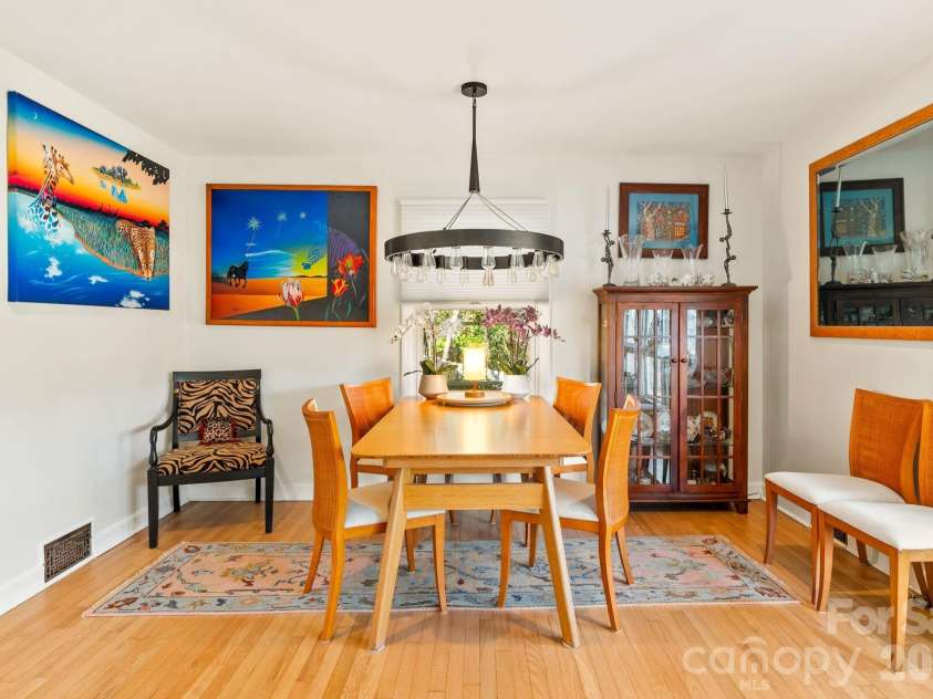 2 Bevlyn Drive, Asheville, NC 28803.  MLS# CAR4417526, YatesRealty ID 29823. 