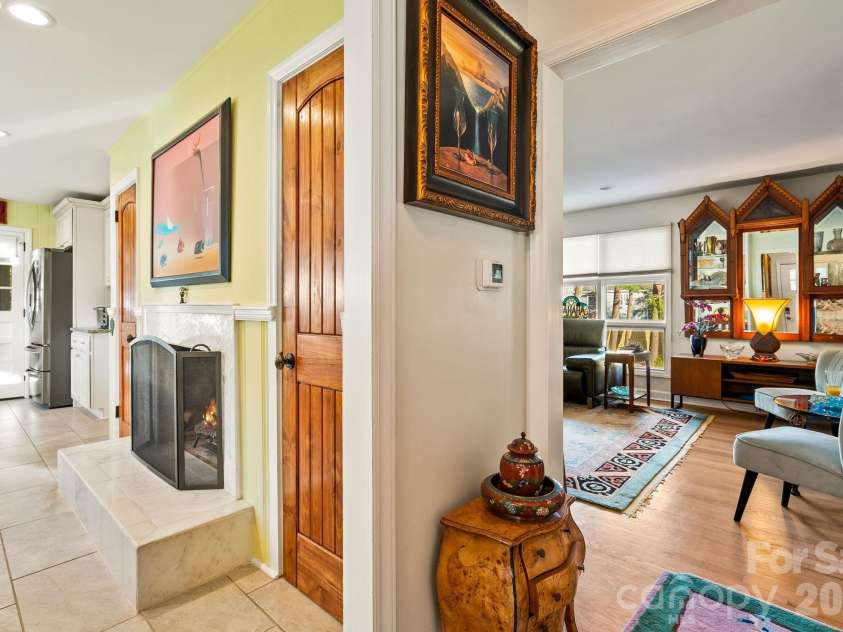 2 Bevlyn Drive, Asheville, NC 28803.  MLS# CAR4417526, YatesRealty ID 29823. 