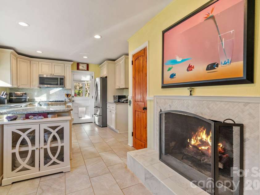 2 Bevlyn Drive, Asheville, NC 28803.  MLS# CAR4417526, YatesRealty ID 29823. 