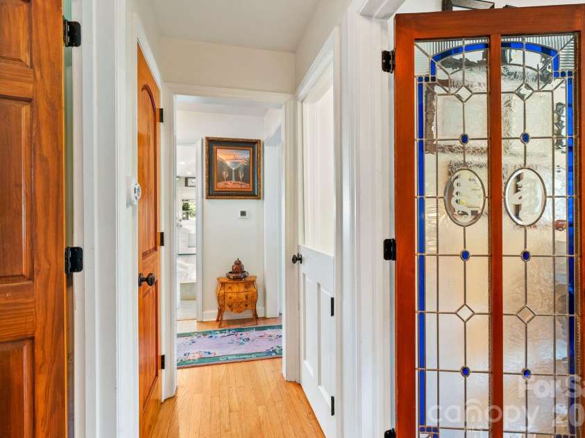 2 Bevlyn Drive, Asheville, NC 28803.  MLS# CAR4417526, YatesRealty ID 29823. 