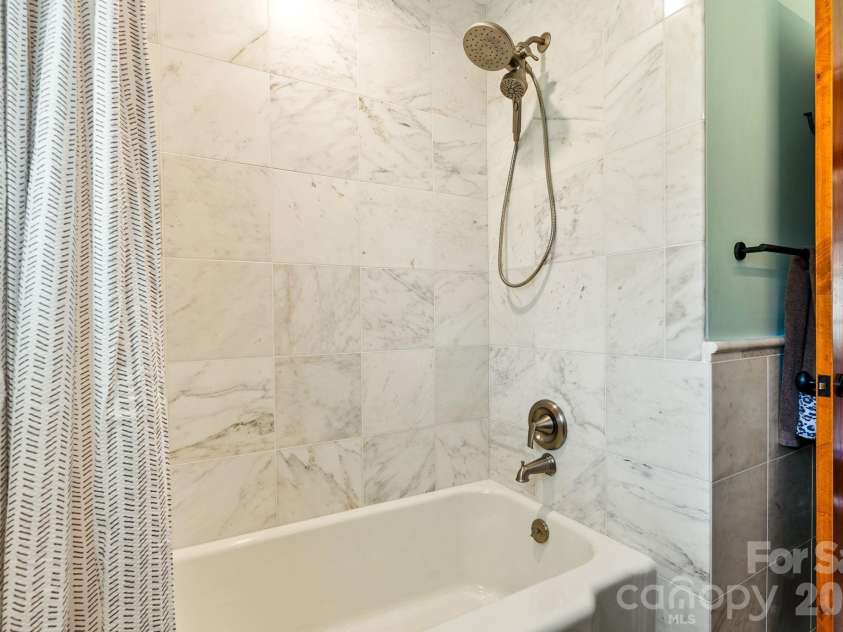 2 Bevlyn Drive, Asheville, NC 28803.  MLS# CAR4417526, YatesRealty ID 29823. 