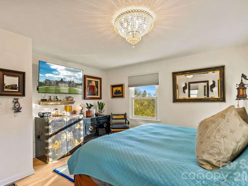 2 Bevlyn Drive, Asheville, NC 28803.  MLS# CAR4417526, YatesRealty ID 29823. 