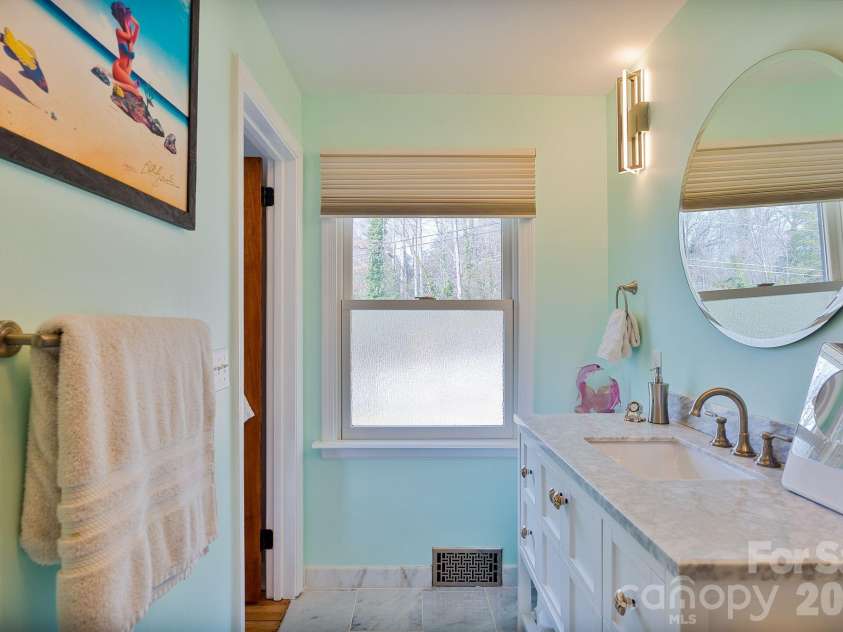 2 Bevlyn Drive, Asheville, NC 28803.  MLS# CAR4417526, YatesRealty ID 29823. 