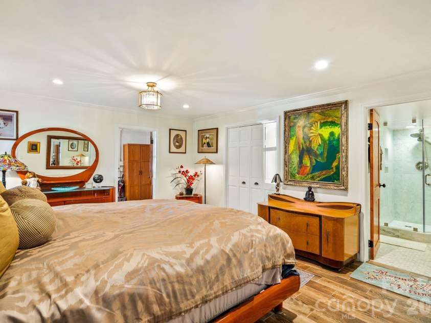 2 Bevlyn Drive, Asheville, NC 28803.  MLS# CAR4417526, YatesRealty ID 29823. 