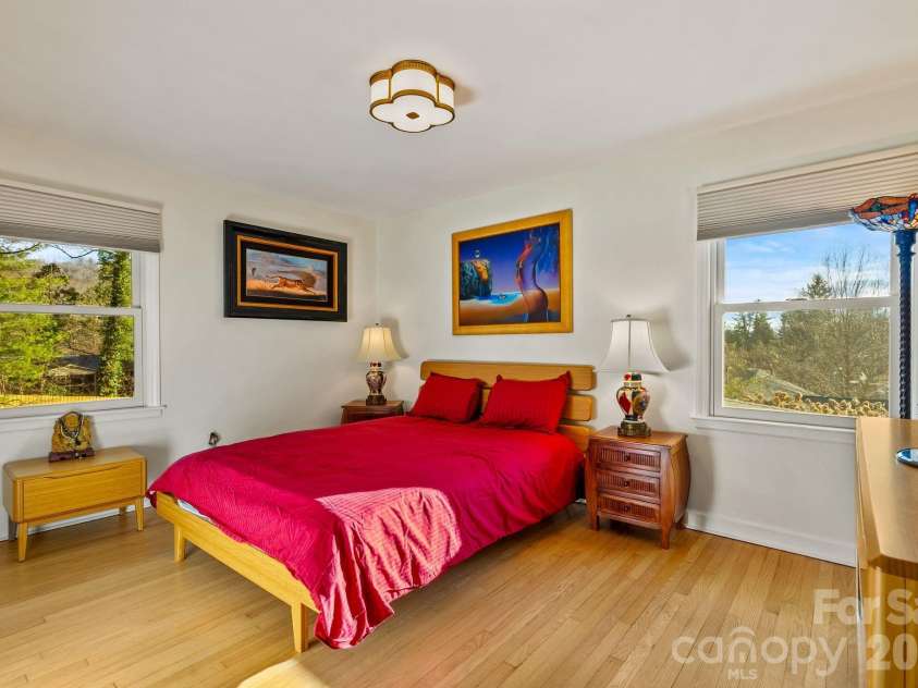 2 Bevlyn Drive, Asheville, NC 28803.  MLS# CAR4417526, YatesRealty ID 29823. 