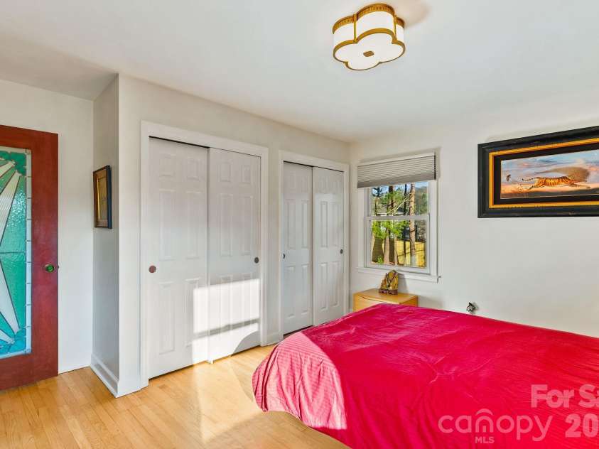 2 Bevlyn Drive, Asheville, NC 28803.  MLS# CAR4417526, YatesRealty ID 29823. 