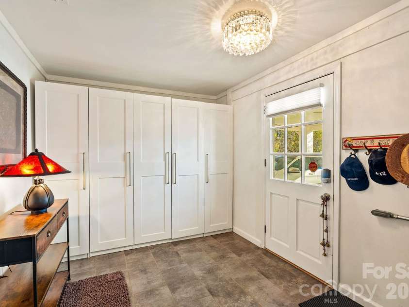 2 Bevlyn Drive, Asheville, NC 28803.  MLS# CAR4417526, YatesRealty ID 29823. 