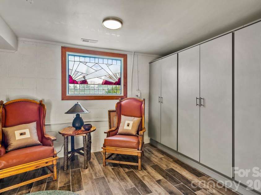 2 Bevlyn Drive, Asheville, NC 28803.  MLS# CAR4417526, YatesRealty ID 29823. 