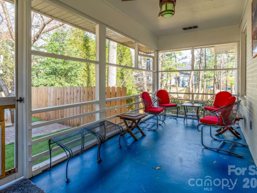 2 Bevlyn Drive, Asheville, NC 28803.  MLS# CAR4417526, YatesRealty ID 29823. 