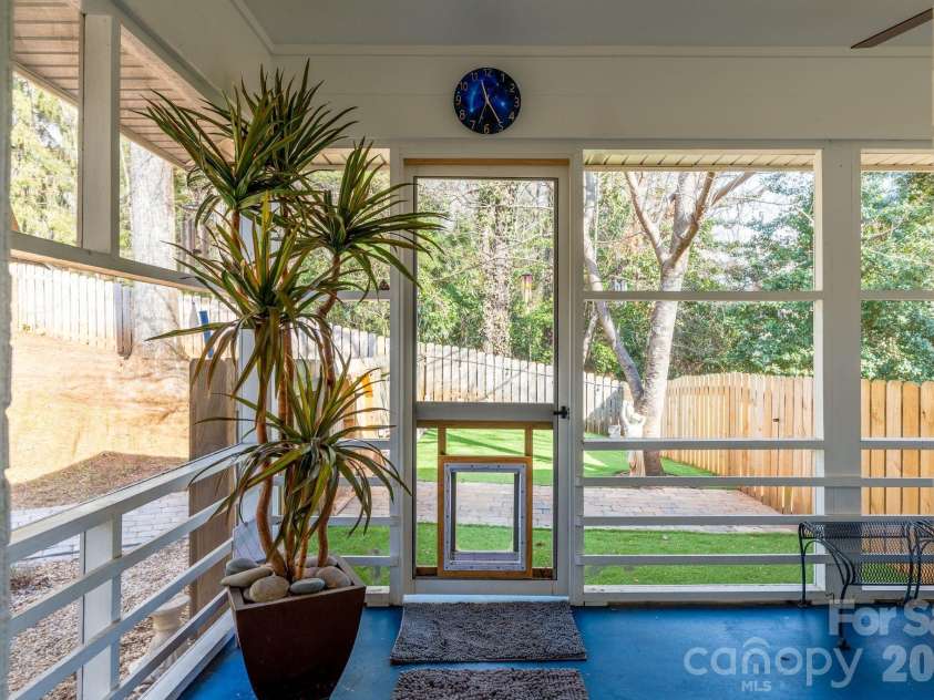 2 Bevlyn Drive, Asheville, NC 28803.  MLS# CAR4417526, YatesRealty ID 29823. 