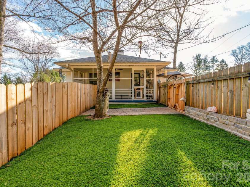 2 Bevlyn Drive, Asheville, NC 28803.  MLS# CAR4417526, YatesRealty ID 29823. 