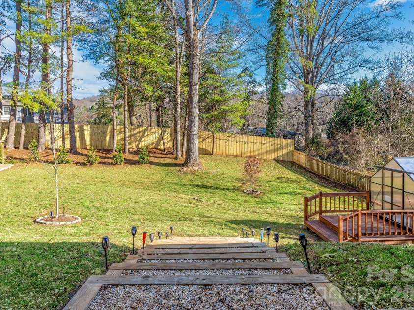 2 Bevlyn Drive, Asheville, NC 28803.  MLS# CAR4417526, YatesRealty ID 29823. 