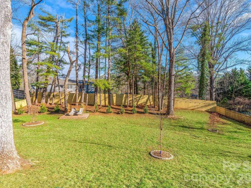2 Bevlyn Drive, Asheville, NC 28803.  MLS# CAR4417526, YatesRealty ID 29823. 